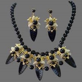 Stanley Hagler black glass pearl costume necklace